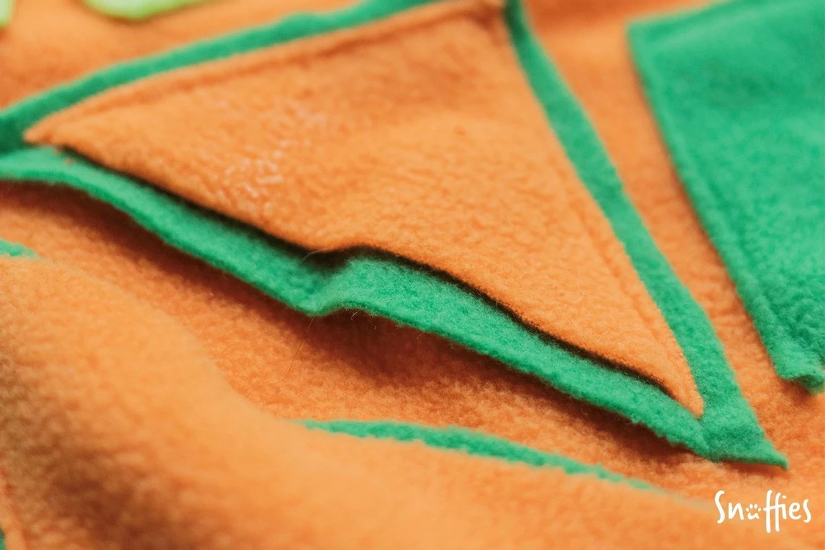 SNUFFIES® Snuffelmat Belle 60x50cm – Snuffelmat – Snuffelmatten - Honden Speelgoed - Honden Speelgoed Intelligentie - Snuffelmat Hond - Snuffelmatten – Hersenwerk – Honden Speeltjes – Puppy - Puppy Speelgoed - Honden Denkspelletjes - Afbeelding 4