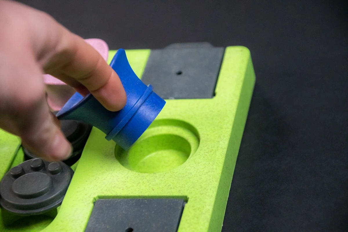 Eat Slow Live Longer Puzzel Rectangle – Intelligentie Speelgoed Voor Honden – Interactief Hondenspeelgoed – Uitdagende Hondenpuzzel – Gerecyclede Materialen – Te Vullen Met Snacks - 25x26x5 Cm - Groen - Afbeelding 4